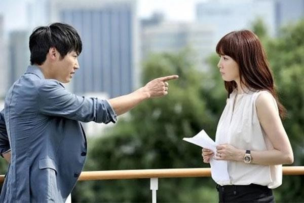 Chong de vo di du lich mot minh roi nhiec moc... doi ly hon