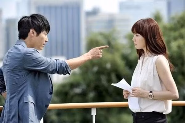 Chong de vo di du lich mot minh roi nhiec moc... doi ly hon