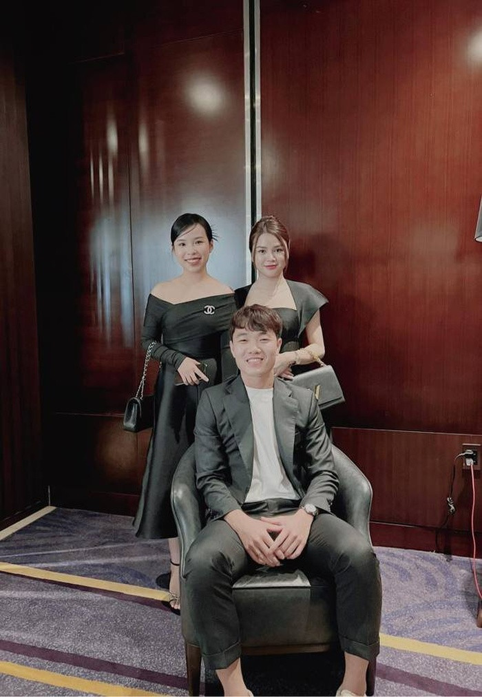 Ba xa Cong Phuong the nao trong lan dau lo dien sau khi sinh quy tu?