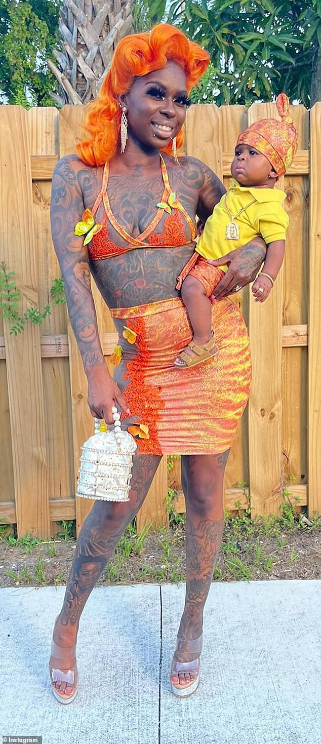 Bà mẹ cho con trai “xăm” kín người như “xã hội đen” gây tranh cãi - Hình 2 Ba me cho con trai “xam” kin nguoi nhu “xa hoi den” gay tranh cai-Hinh-2