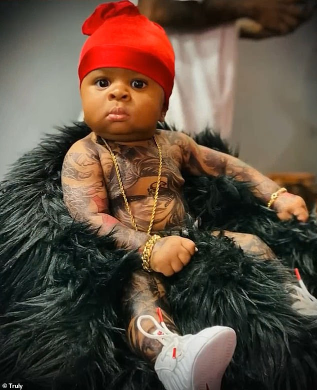 Bà mẹ cho con trai “xăm” kín người như “xã hội đen” gây tranh cãi - Hình 3 Ba me cho con trai “xam” kin nguoi nhu “xa hoi den” gay tranh cai-Hinh-3