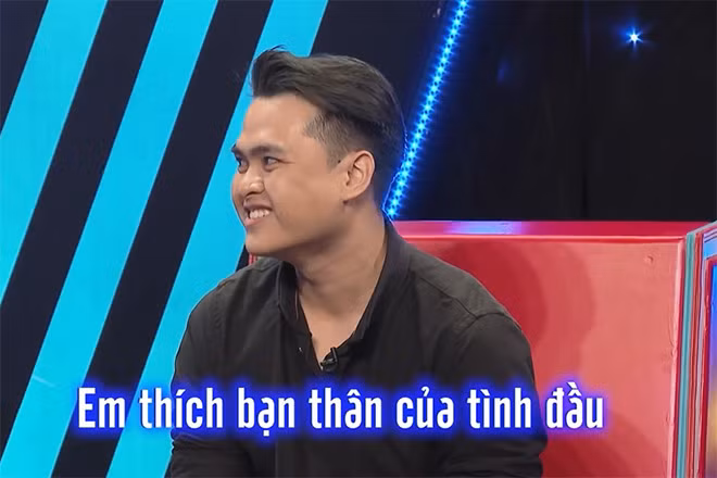 “Em có hai mối tình. Mối tình đầu thời cấp 3 được 6 tháng, quen chừng 2-3 tháng, em thích bạn thân của tình đầu nhưng em là người có trách nhiệm nên đã chia tay bạn gái để theo đuổi bạn kia. Lúc em nói em lỡ thích bạn kia rồi thì bị bạn gái chửi và đánh em nữa. Khi bạn kia không chịu, em đã năn nỉ quay lại với bạn gái cũ được 2 tháng thì chia tay. Hai bạn đó nghỉ chơi với nhau và block em rồi! Em không bao giờ “bắt cá hai tay”, em buông con kia mới bắt con này.