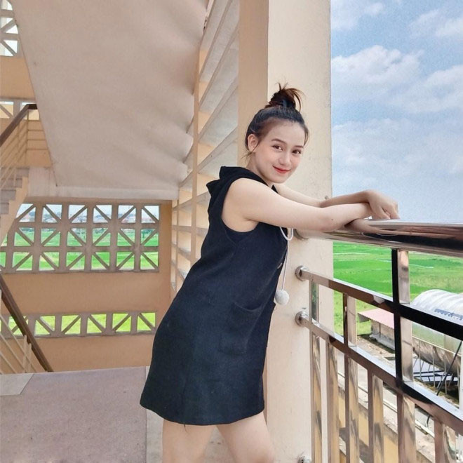 Video: Nu sinh Lao gay chu y voi doan clip 15 giay ngoai san Thien Truong la ai?-Hinh-3