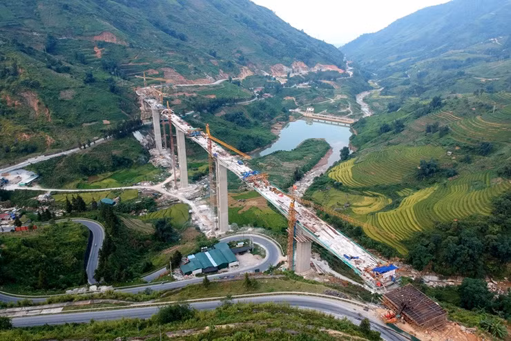 Tốc độ tăng trưởng kinh tế cao, liên tục, bình quân giai đoạn 1991-2021 đạt gần 10%/năm.