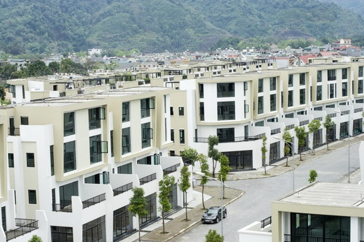 Lào Cai là tỉnh có nhiều lợi thế phát triển kinh tế do có cửa khẩu thông thương với Trung Quốc.