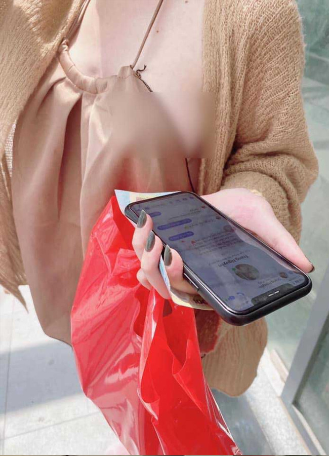 Một số người cho rằng, các cô gái hoàn toàn có thể mặc những gì mình muốn nhưng phải phù hợp với hoàn cảnh.