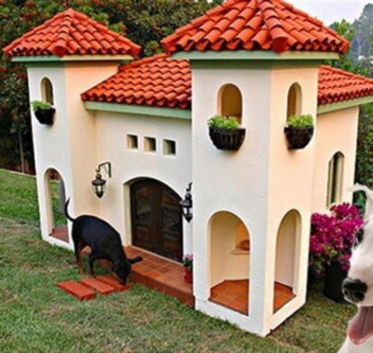 Được biết, biệt thự được xây hoàn chỉnh và rộng đến mức đủ chứa một người lớn. Công trình kiến trúc tí hon này được nữ người mẫu kiêm diễn viên Rachel Hunter lấy cảm hứng từ ngôi biệt thự ở California của cô.