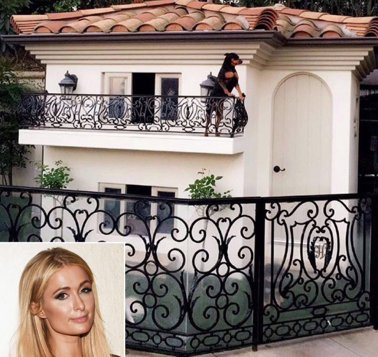 Ngôi biệt thự được chính tay tiểu thư nhà Hilton thiết kế với tông màu hồng dễ thương, bao gồm phòng khách, phòng tắm, ban công... không khác gì một căn biệt thự thật sự.