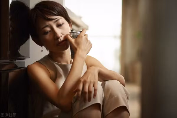 Cuoi 1 nam chong khong dong cham, truoc ngay ra toa anh dua 1 thu... toi xe don