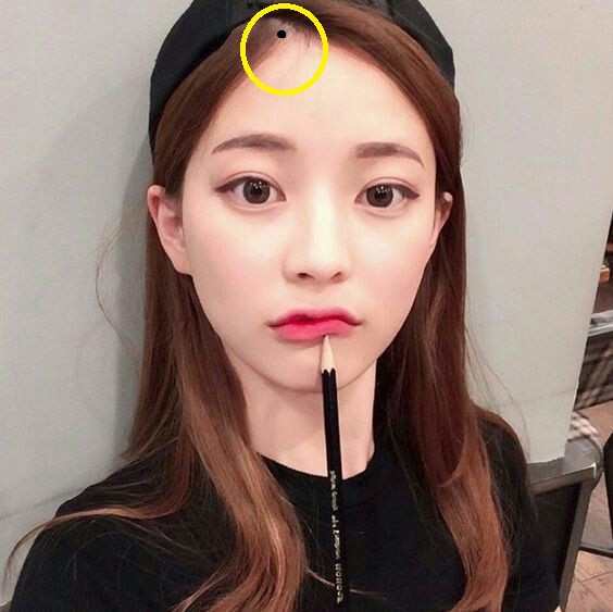 Họ có đường công danh, sự nghiệp rất sáng lạn. Nếu tập trung phát triển công việc, chủ nhân sẽ gặt hái được nhiều thành công và nắm nhiều vai trò, vị trí quan trọng trong xã hội. Sau khi kết hôn, họ được nhà chồng hết mực yêu thương, chiều chuộng, không bao giờ phải chịu khó khăn, vất vả.