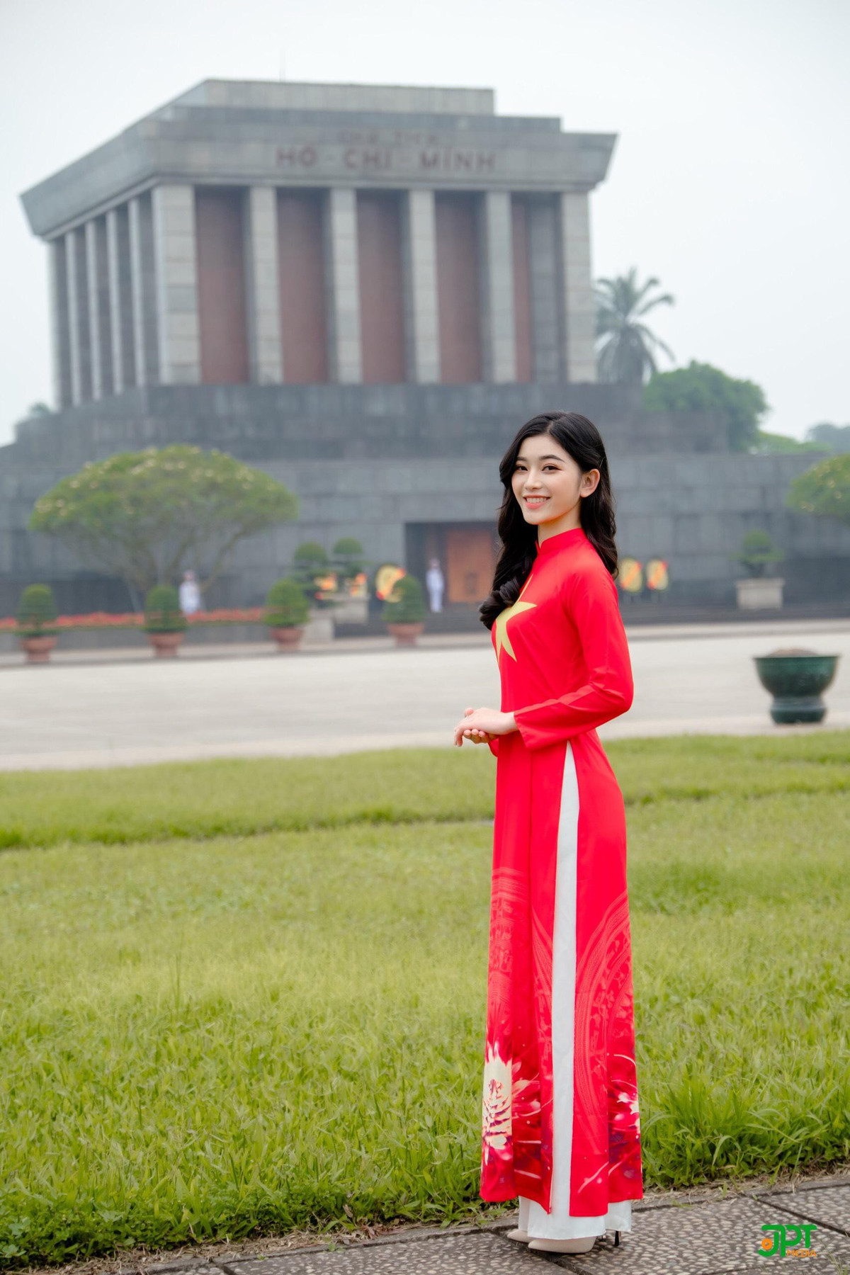 Ao dai Co do sao vang di qua nhung diem tich ghi dau lich su dan toc ve vang-Hinh-10