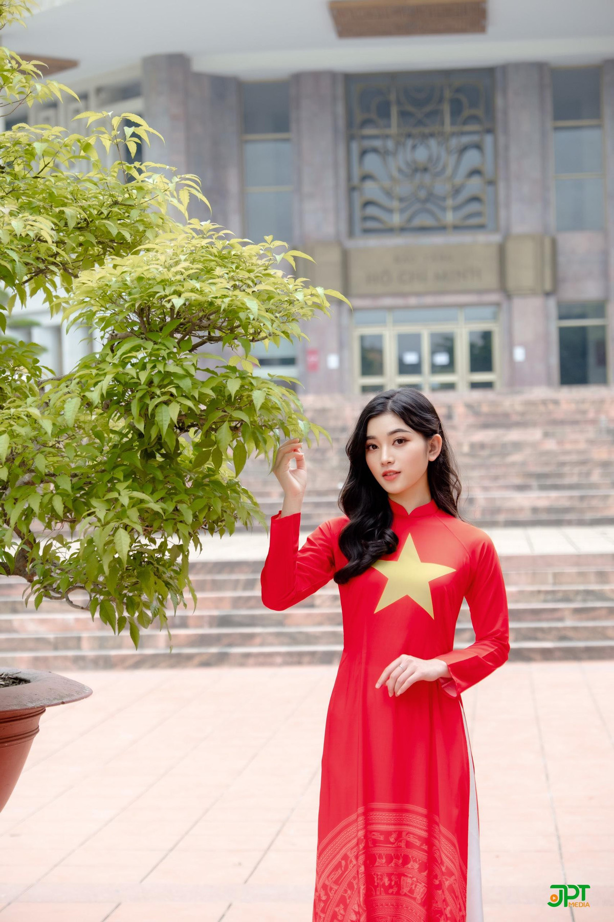 Ao dai Co do sao vang di qua nhung diem tich ghi dau lich su dan toc ve vang-Hinh-5