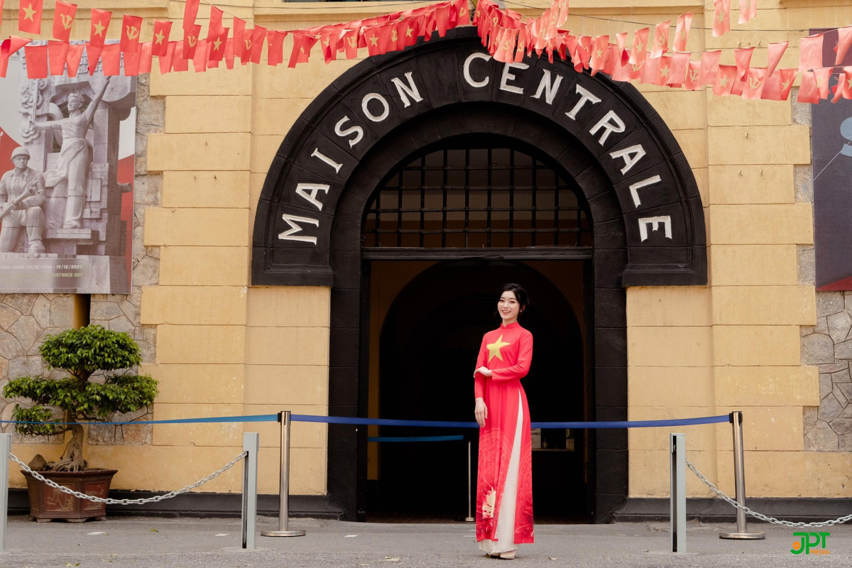 Ao dai Co do sao vang di qua nhung diem tich ghi dau lich su dan toc ve vang-Hinh-7