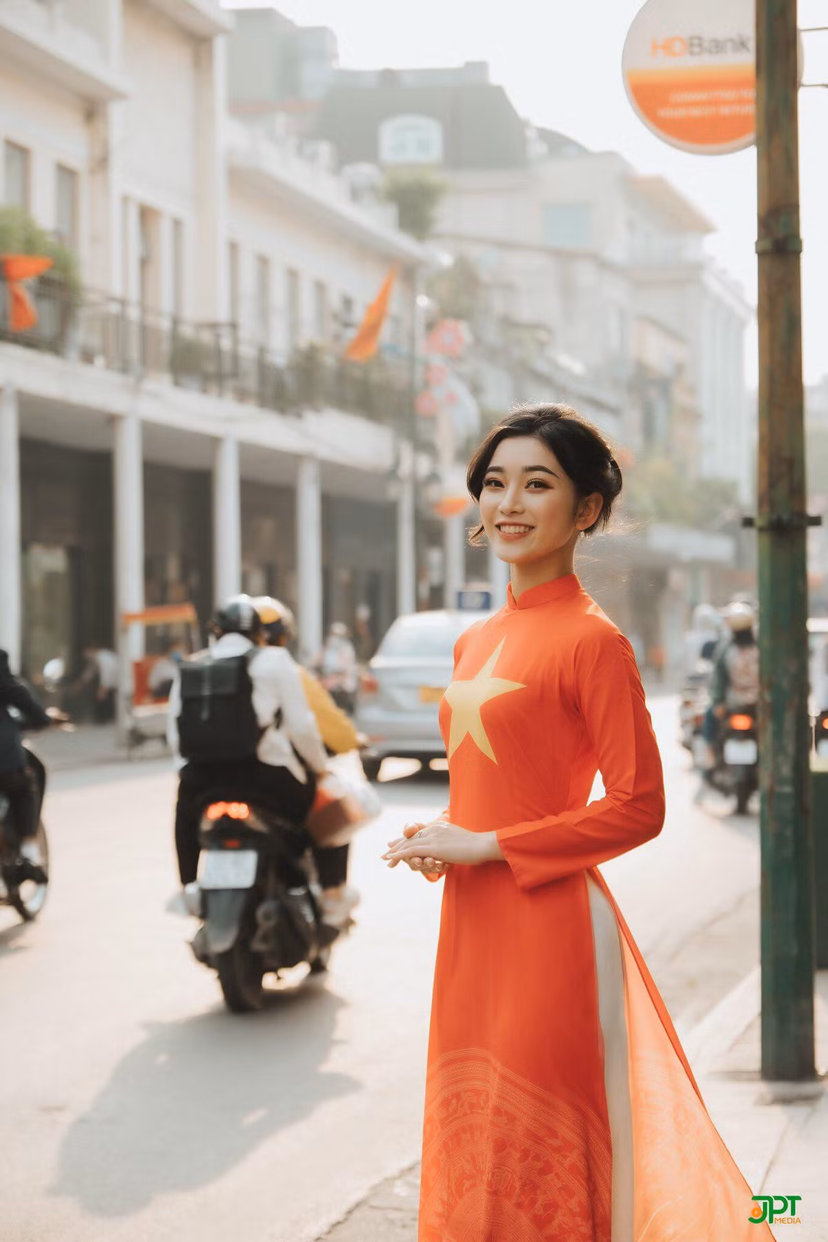 Ao dai Co do sao vang di qua nhung diem tich ghi dau lich su dan toc ve vang-Hinh-4