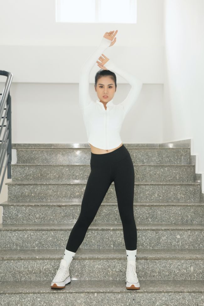 Không chỉ mặc đồ tập gym đi siêu thị, đi làm, mà các cô gái còn mặc đi dạy học.