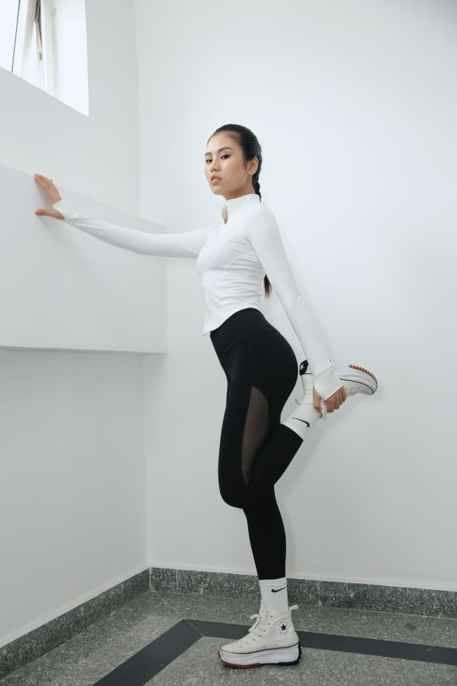 Chu Ánh được biết tới là giáo viên thể chất gen Z chọn trang phục ôm để lên lớp giảng dạy.