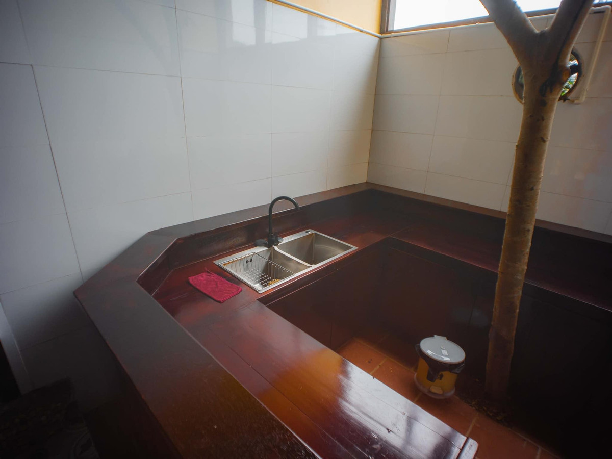 Nha san 150m2 o Hoa Binh, hien long gio, bon tam bang da nguyen khoi-Hinh-23