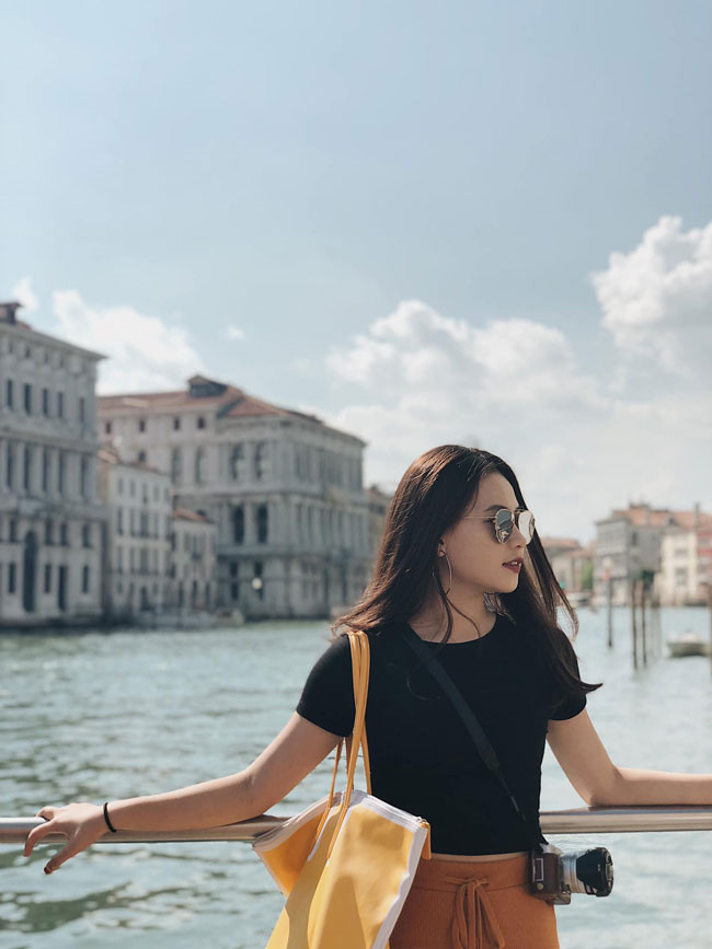 Hàng ngày, Quỳnh Hương sẽ tới địa điểm thi đấu của các môn để đưa tin về diễn biến các môn thi ngày hôm đó.