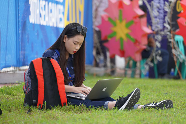 Được làm công việc mình yêu thích, được tiếp xúc với các VĐV chuyên nghiệp, Quỳnh Hương rất hạnh phúc khi mình được sống lại những ký ức của ngày còn được thi đấu, cũng như chia sẻ kinh nghiệm của mình tới các đàn em thế hệ sau.