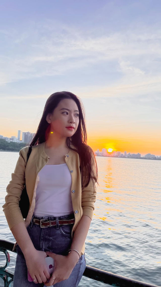 Mỗi lần chứng kiến VĐV Việt Nam giành HCV và được hát quốc ca, cô lại bồi hồi như chính bản thân vừa chiến thắng sau trận đấu.