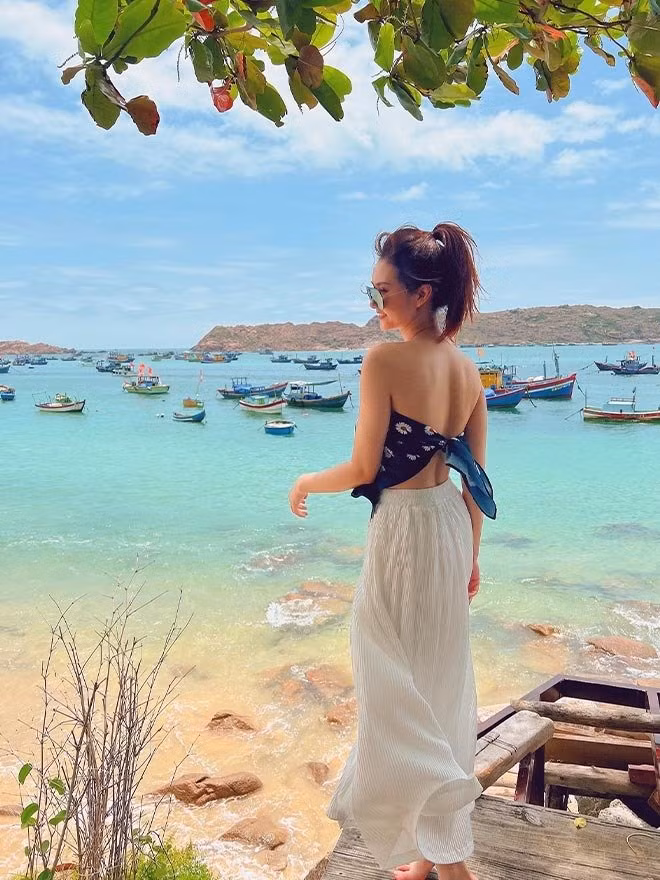 Thoi trang di bien cua my nhan Viet: Dam Thu Trang nhe nhang, Hong Diem chuan nang tho-Hinh-3