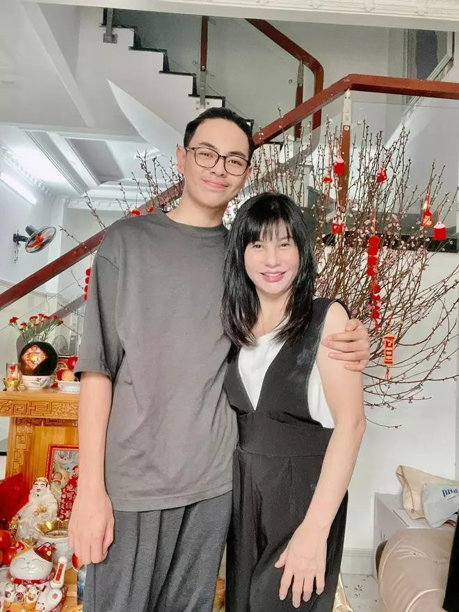 Vừa chia tay Kiều Minh Tuấn, Cát Phượng đã nghĩ tới ngày xa con - Hình 4 Vua chia tay Kieu Minh Tuan, Cat Phuong da nghi toi ngay xa con-Hinh-4