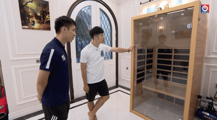 Nội thất trong nhà được bài trí hiện đại, thiết kế sang trọng.