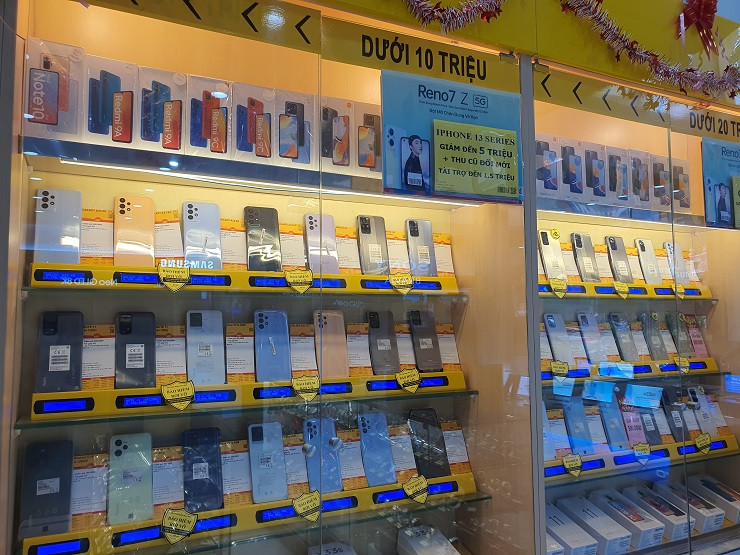 Hàng loạt mẫu điện thoại giảm giá siêu sốc, iPhone 12 rẻ chưa từng có ảnh 1 Hàng loạt mẫu điện thoại giảm giá siêu sốc, iPhone 12 rẻ chưa từng có ảnh 1