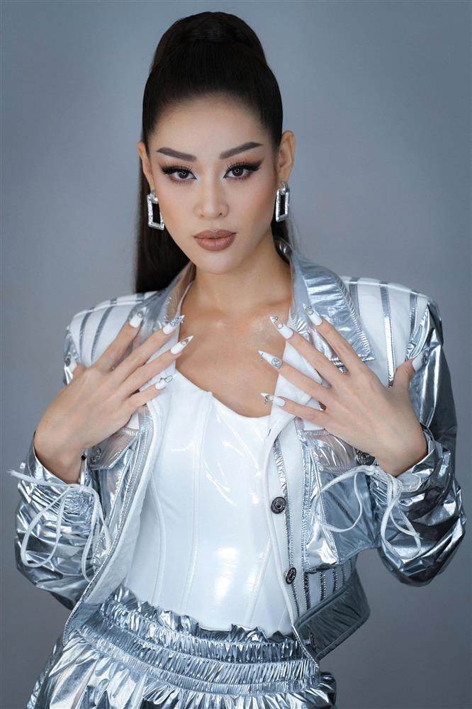 Hoa hau Khanh Van bi soi 'moi cuoc thi mot chieu cao'