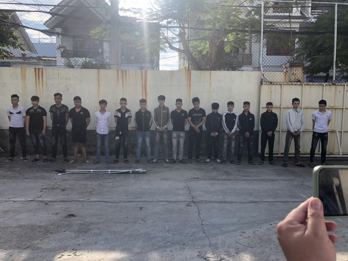 Khởi tố 16 thanh niên vụ ‘ôm’ bom xăng hỗn chiến ở Đà Nẵng ảnh 1