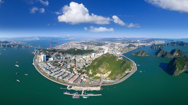 Tuyến đường này dài khoảng 5km. Đây được xem là một trong những con đường đẹp nhất ở Hạ Long.