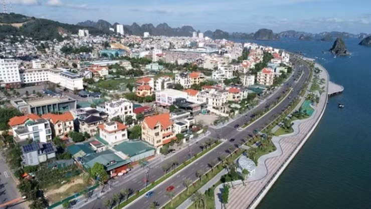 Khung cảnh đườn Trần Quốc Nghiễn từ trên cao nhìn xuống.