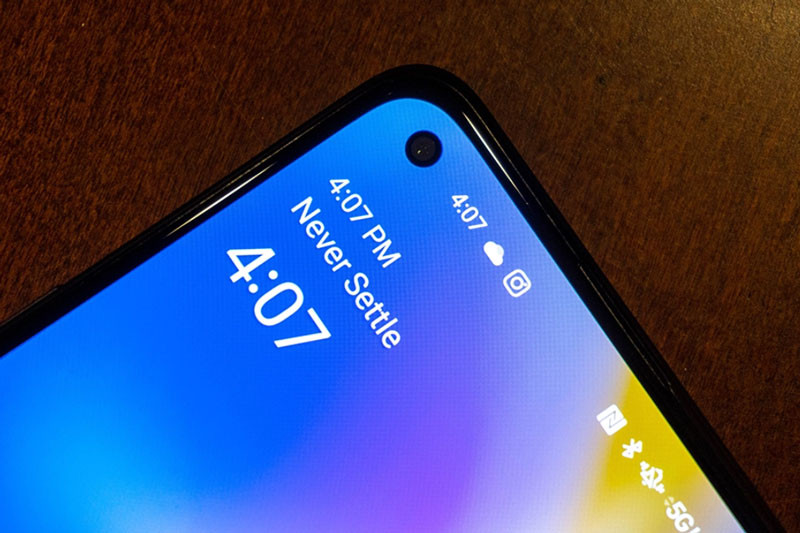 Máy ảnh selfie 16 MP, f/2.1. Đáng tiếc là Nord N20 5G chỉ có thể quay video Full HD.