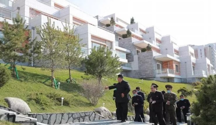 Đầu tháng 4 vừa qua, Triều Tiên đã đưa dự án căn hộ mới ven sông Pothong ở Bình Nhưỡng vào sử dụng.