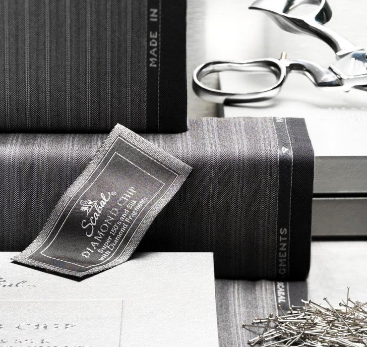 Theo cửa hàng đồ hiệu Tissura, vải Diamond Chip được bán với giá khoảng 735 USD (tương đương 17 triệu đồng).