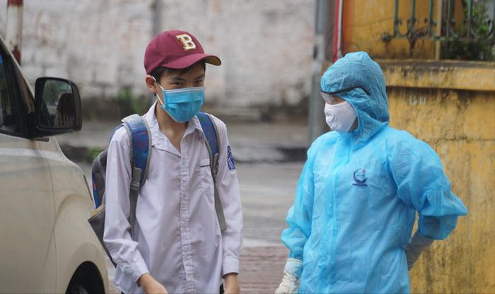 Hai Phong co hon 9.600 hoc sinh va giao vien la F0: Day truc tiep the nao?