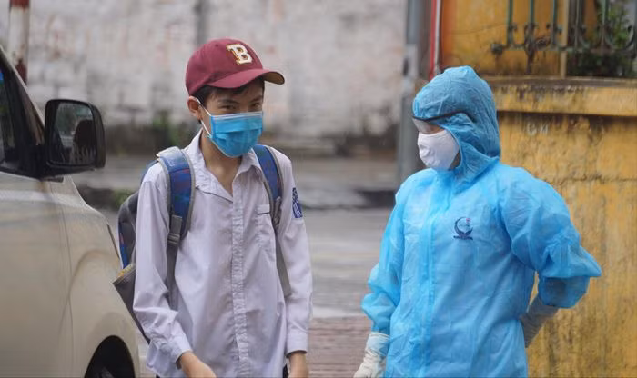 Hai Phong co hon 9.600 hoc sinh va giao vien la F0: Day truc tiep the nao?