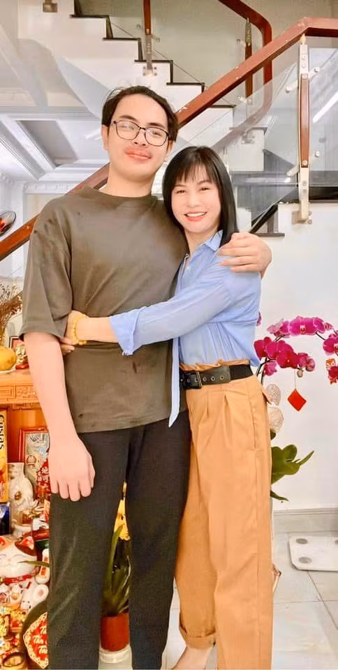 Ngo ngang dien mao con trai Cat Phuong - Thai Hoa tuoi 19