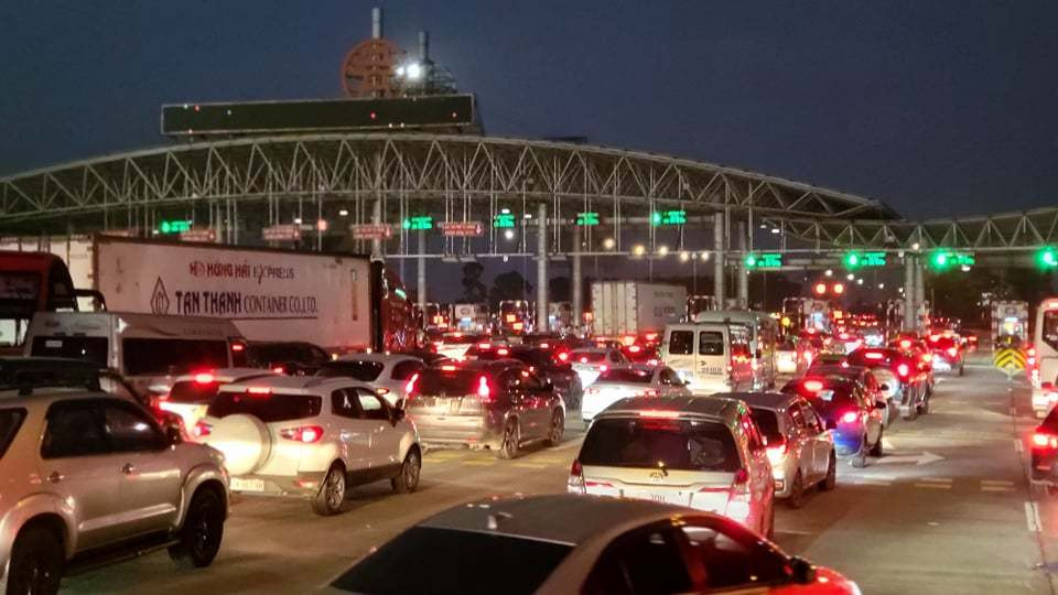 Loi ra cao toc Phap Van - Cau Gie un tac hon 2km chieu mung 4 Tet-Hinh-18