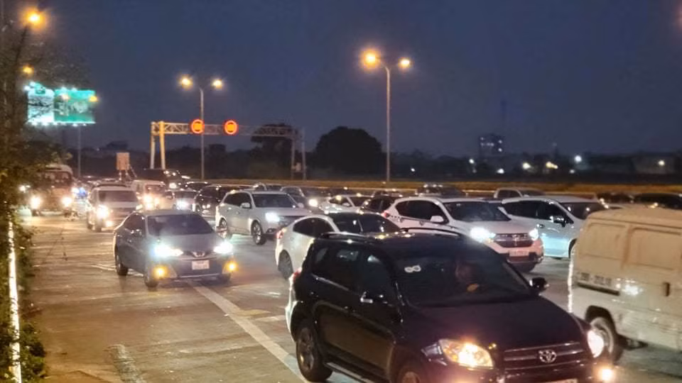 Loi ra cao toc Phap Van - Cau Gie un tac hon 2km chieu mung 4 Tet-Hinh-17