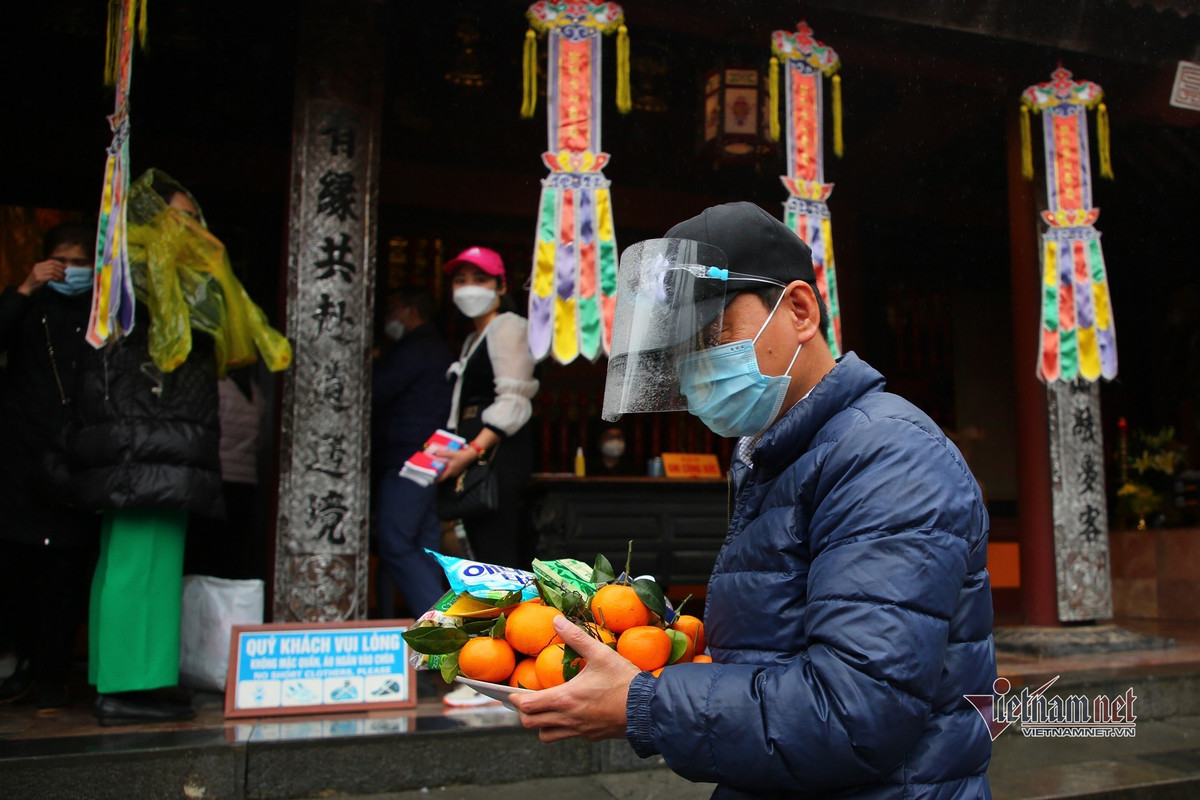 Dòng người đội mưa trẩy hội chùa Hương ảnh 9