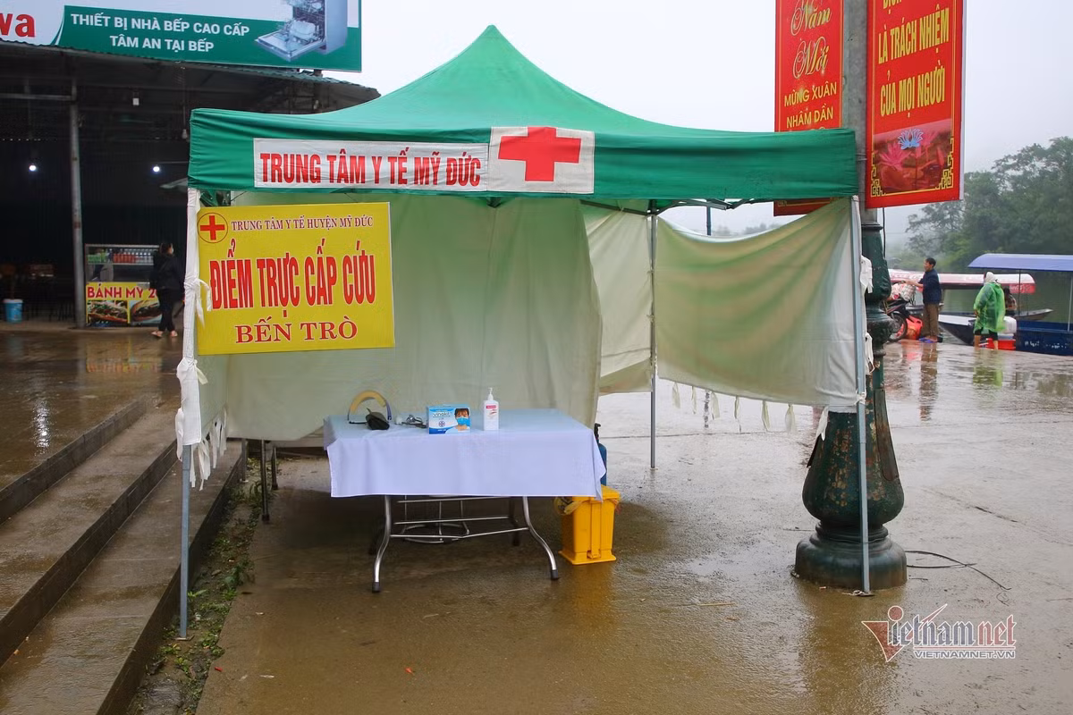 Dòng người đội mưa trẩy hội chùa Hương ảnh 5