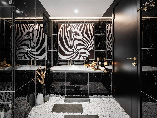 Bên cạnh đó, căn hộ được gia chủ tận dụng tối đa hiệu quả của công nghệ. Các thiết bị điện tử, đồ gia dụng đều được chọn lựa kỹ lưỡng để cuộc sống sinh hoạt tiện nghi hơn, đặc biệt khi gia đình có thêm thành viên nhí.