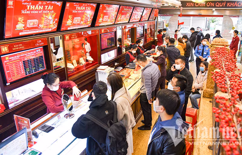 Chon vang mieng tich san, dan chen chan di mua truoc ngay via Than Tai-Hinh-6