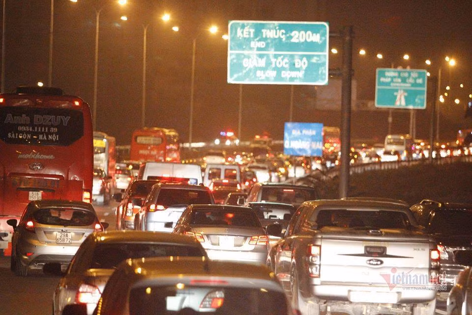 Tro lai thanh pho sau ky nghi Tet the nao cho an toan, do tac duong?-Hinh-3