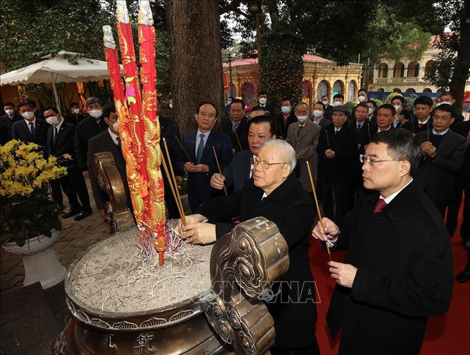 Tong Bi thu Nguyen Phu Trong dang huong tai Hoang thanh Thang Long-Hinh-2