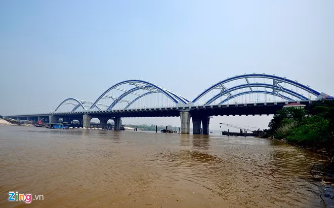 Sau khi được thông xe, cầu Đông Trù năm trên tuyến đường 5 kéo dài sẽ góp phần hoàn thiện đường vành đai 2 phía bắc Hà Nội, thúc đẩy phát triển các khu công nghiệp, khu đô thị như Bắc Thăng Long - Vân Trì, Đông Anh - Cổ Loa, Gia Lâm - Sài Đồng.