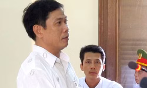 Phó Công an TP Tuy Hòa Lê Đức Hoàn có mặt tại phiên tòa phúc thẩm vụ án dùng nhục hình với tư cách người làm chứng.