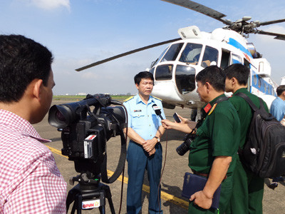 Đại tá phi công Vũ Văn Kha, Sư đoàn trưởng Sư đoàn Không quân 370 cho biết: Vào 12h8 ngày 21/10, đơn vị nhận được tin báo từ Bệnh xá Trường Sa. Theo đó, ngư dân Lê Quang Minh (20 tuổi, thuộc tàu cá BĐ 96574 TS ) đang trong tình trạng nguy kịch, cần chuyển kịp thời về điều trị trong đất liền. Ngay lập tức Ban chỉ huy Sư đoàn nhanh chóng điều trực thăng Mi 171 của Trung đoàn không quân 917 bay ra Trường Sa làm nhiệm vụ cấp cứu.