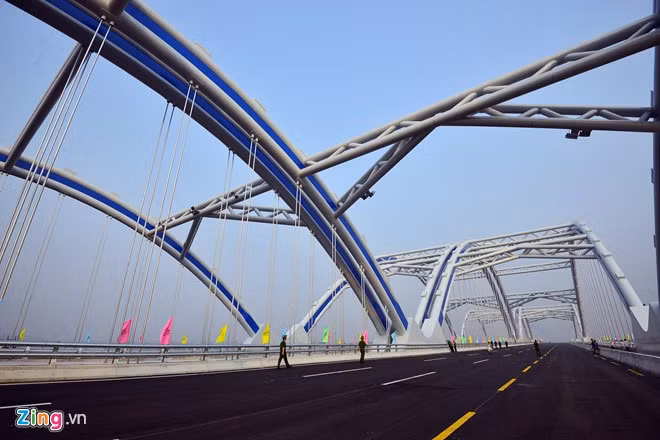 Phát biểu tại lễ thông xe, Phó thủ tướng Hoàng Trung Hải cho biết, đây là dự án quan trọng cho giao thông đô thị Hà Nội, có ý nghĩa trong dịp 60 năm Giải phóng thủ đô.